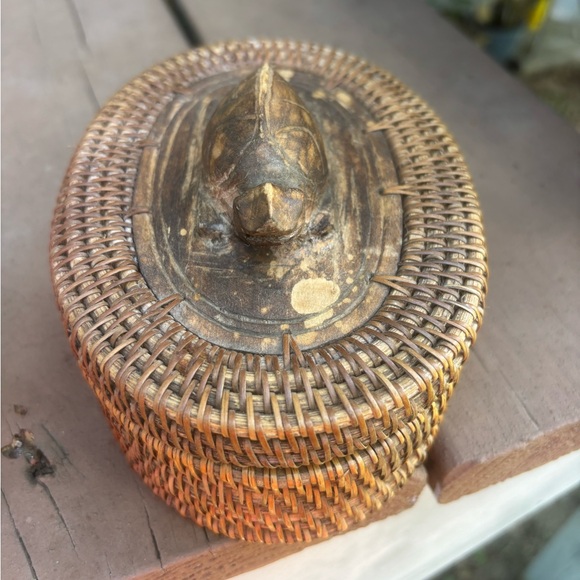 Lombok Indonesia Hand Woven Lidded Basket with 5 Coasters Set Carved Turtle - Picture 2 of 12